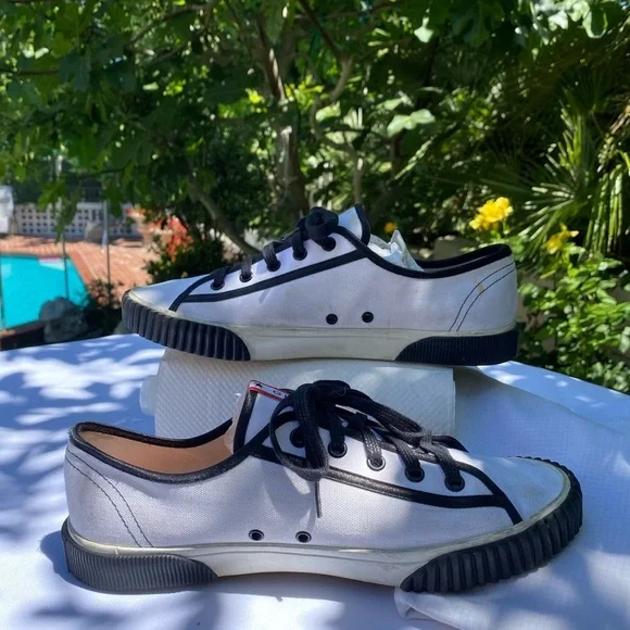 Authentic Givenchy Black & White Canvas Logo Sneakers Size 39 (US 9)